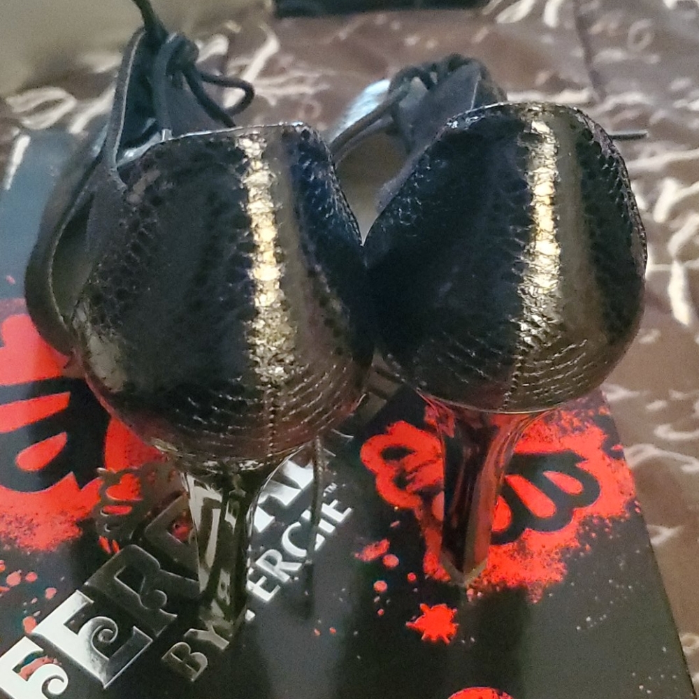 Shoes - Picture 4 of 5